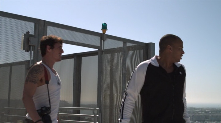 Скачать фильм Скайлайн / Skyline (2010) бесплатно